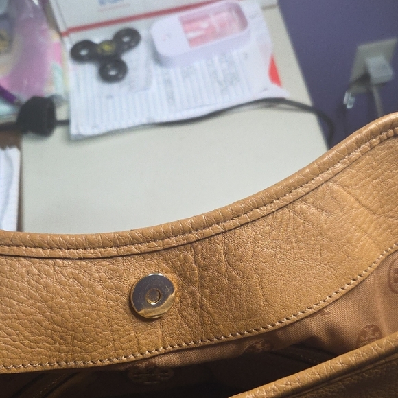 Tory Burch Tan Shoulder Bag Like New condition . - Picture 7 of 10